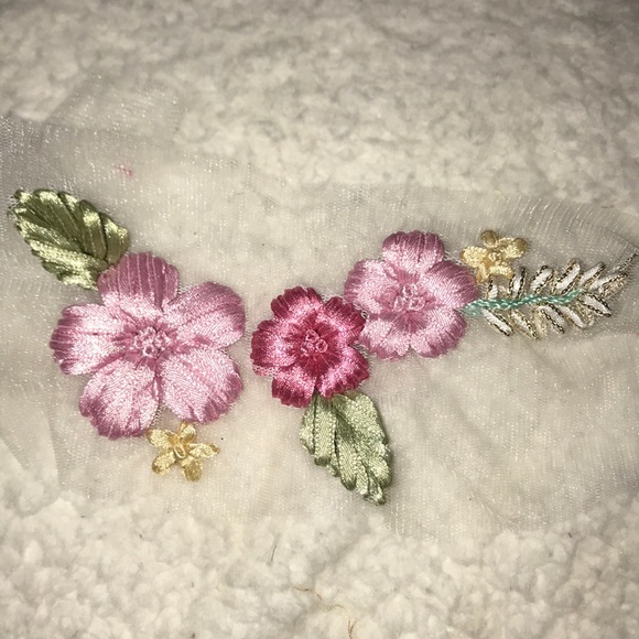 New 6 Pc Set Of 3D Flower Appliqués - Picture 5 of 10